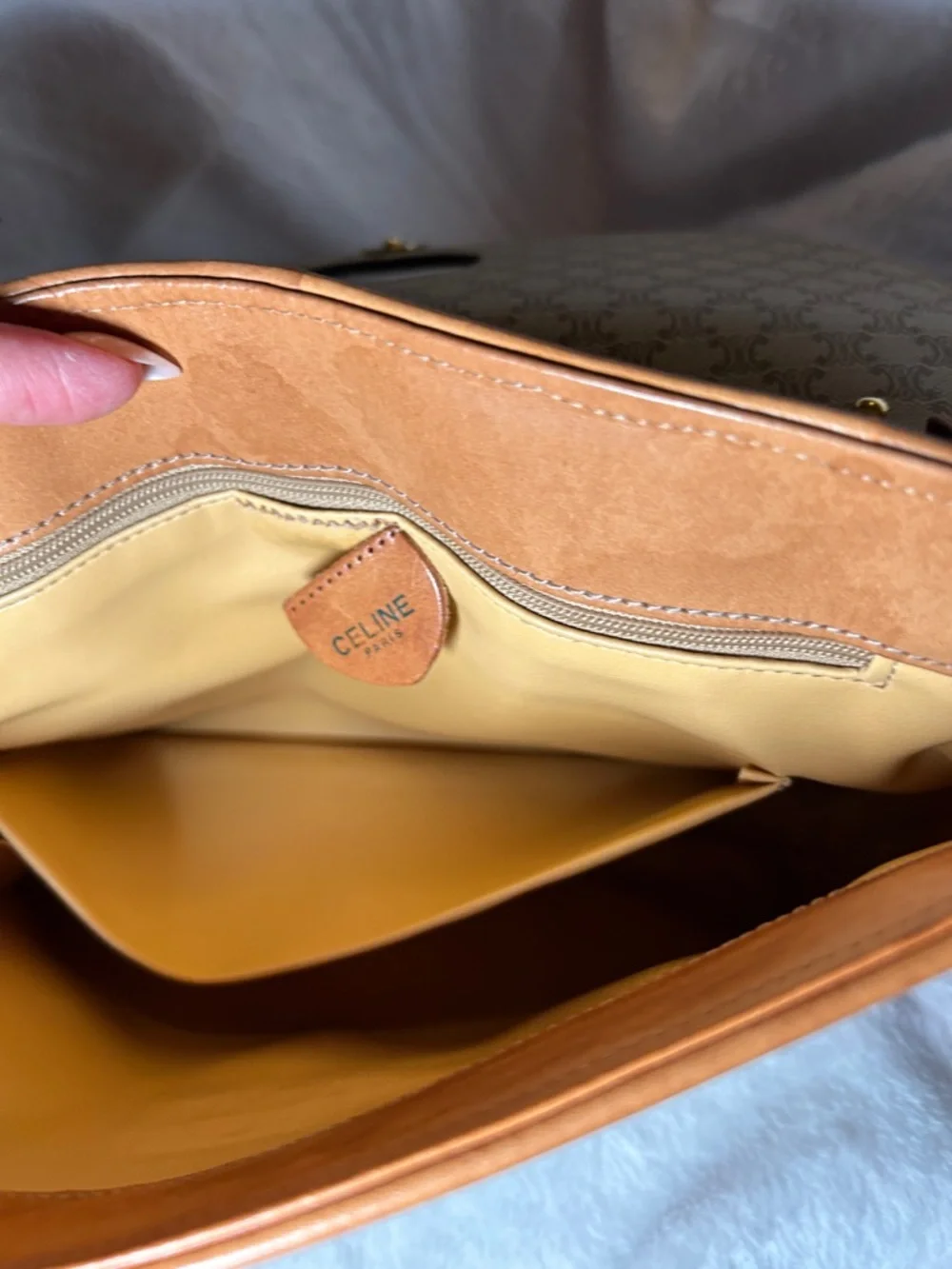 345. Vintage CELINE Macadam PVC and leather beige shoulder bag w/coa - Picture 8 of 14